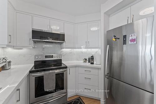 1209-2285 Lake Shore Blvd W, Toronto, ON - Indoor Photo Showing Kitchen With Upgraded Kitchen