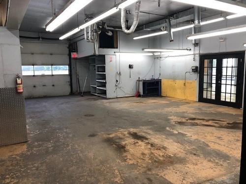 IntÃ©rieur - 6500 Boul. Laurier E., Saint-Hyacinthe, QC - Indoor Photo Showing Garage