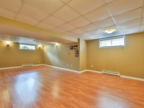 Salle familiale - 15 Rue Payette, Gatineau (Buckingham), QC - Indoor Photo Showing Basement