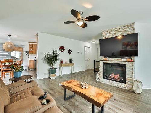 Salon - 15 Rue Payette, Gatineau (Buckingham), QC - Indoor Photo Showing Living Room With Fireplace