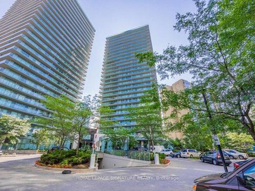 210-5500 Yonge St, Toronto, ON - Outdoor With Facade