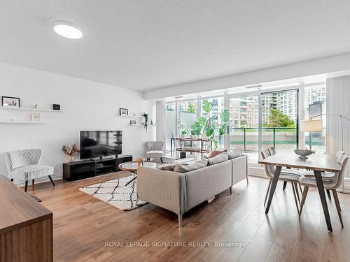 210-5500 Yonge St, Toronto, ON - Indoor Photo Showing Living Room