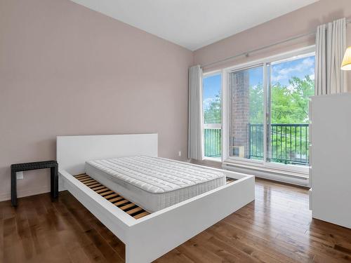 Master bedroom - 302-355 Rue Hurteau, Dollard-Des-Ormeaux, QC - Indoor Photo Showing Bedroom