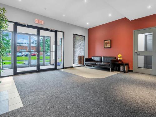 Reception area - 302-355 Rue Hurteau, Dollard-Des-Ormeaux, QC - Indoor Photo Showing Other Room