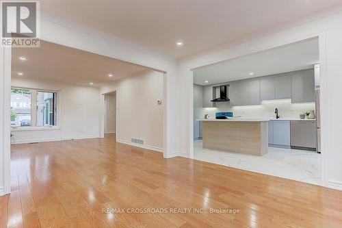 125 Green Bush Crescent, Vaughan, ON - Indoor Photo Showing Kitchen