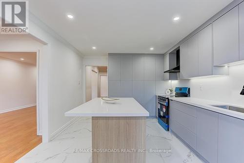 125 Green Bush Crescent, Vaughan, ON - Indoor Photo Showing Kitchen