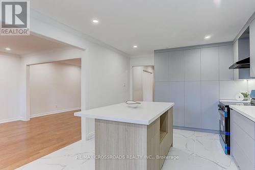 125 Green Bush Crescent, Vaughan, ON - Indoor Photo Showing Kitchen