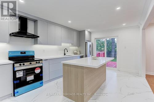 125 Green Bush Crescent, Vaughan, ON - Indoor Photo Showing Kitchen