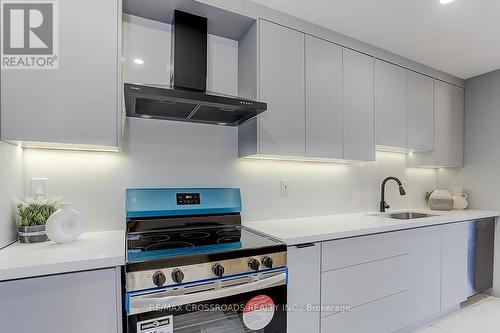 125 Green Bush Crescent, Vaughan, ON - Indoor Photo Showing Kitchen