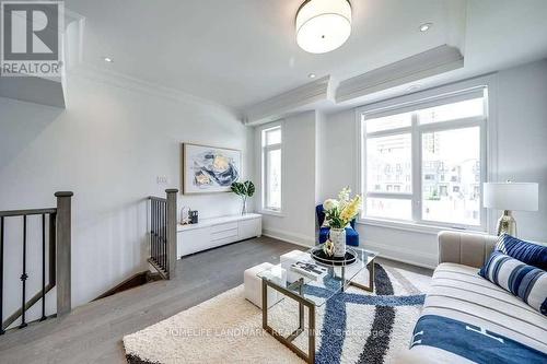 91 Feeney Lane, Markham, ON - Indoor Photo Showing Living Room