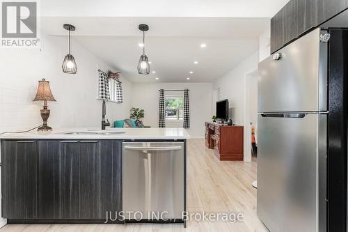 4566 Sixth Avenue, Niagara Falls, ON - Indoor Photo Showing Kitchen