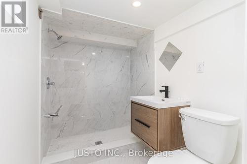 4566 Sixth Avenue, Niagara Falls, ON - Indoor Photo Showing Bathroom