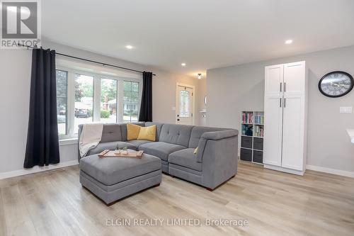 7 Willow Street, St. Thomas, ON - Indoor Photo Showing Living Room