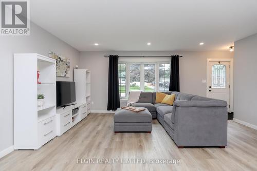 7 Willow Street, St. Thomas, ON - Indoor Photo Showing Living Room