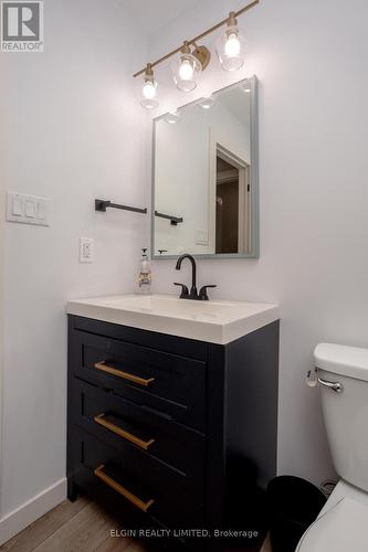 7 Willow Street, St. Thomas, ON - Indoor Photo Showing Bathroom