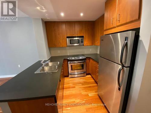 413 - 85 Bloor Street, Toronto (Church-Yonge Corridor), ON - Indoor Photo Showing Kitchen With Double Sink