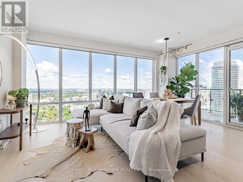 3507 - 955 Bay Street, Toronto (Bay Street Corridor), ON - Indoor Photo Showing Living Room