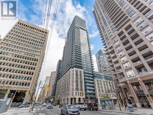 3507 - 955 Bay Street, Toronto (Bay Street Corridor), ON - Outdoor With Facade