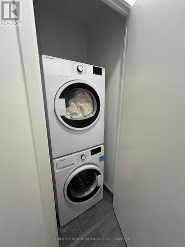 331 - 2020 Bathurst Street, Toronto (Humewood-Cedarvale), ON - Indoor Photo Showing Laundry Room