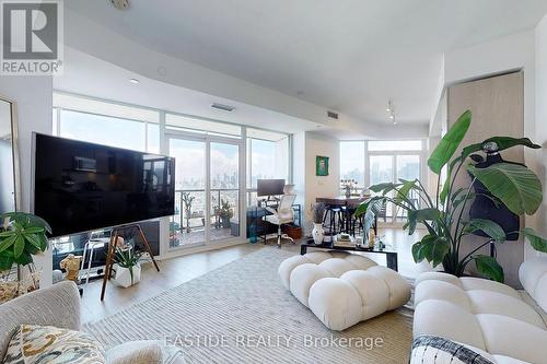 2109 - 50 Ordnance Street, Toronto (Niagara), ON - Indoor Photo Showing Living Room