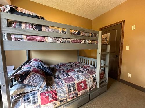 2203 - 7495 Columbia Avenue, Radium Hot Springs, BC - Indoor Photo Showing Bedroom