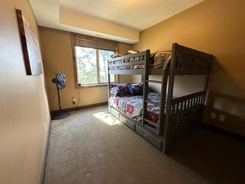 2203 - 7495 Columbia Avenue, Radium Hot Springs, BC - Indoor Photo Showing Bedroom