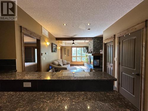 7495 Columbia Avenue Unit# 2203, Radium Hot Springs, BC - Indoor