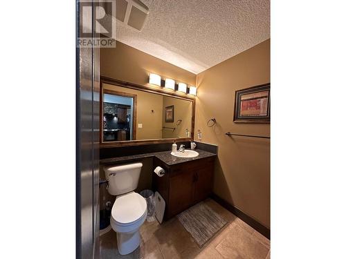 7495 Columbia Avenue Unit# 2203, Radium Hot Springs, BC - Indoor Photo Showing Bathroom