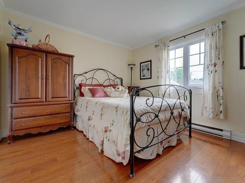 Chambre Ã  coucher principale - 161 Rue Marguerite-Bertaud, Boucherville, QC - Indoor Photo Showing Bedroom