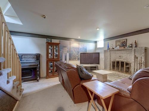 Salle familiale - 161 Rue Marguerite-Bertaud, Boucherville, QC - Indoor Photo Showing Living Room With Fireplace