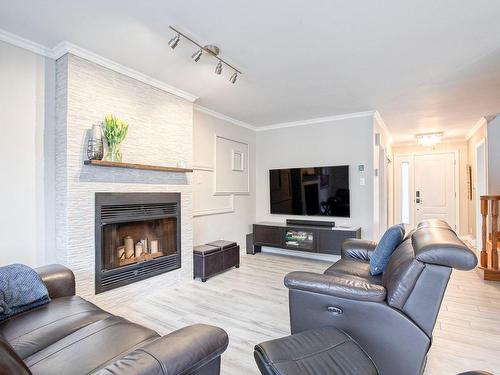 Living room - 370 Rue Léotable-Dubuc, La Prairie, QC - Indoor Photo Showing Living Room With Fireplace