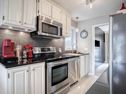 Kitchen - 370 Rue Léotable-Dubuc, La Prairie, QC - Indoor Photo Showing Kitchen With Upgraded Kitchen