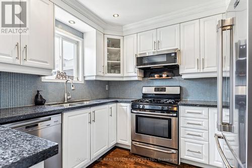 3227 Raindance Crescent, Mississauga, ON - Indoor Photo Showing Kitchen With Stainless Steel Kitchen With Double Sink With Upgraded Kitchen