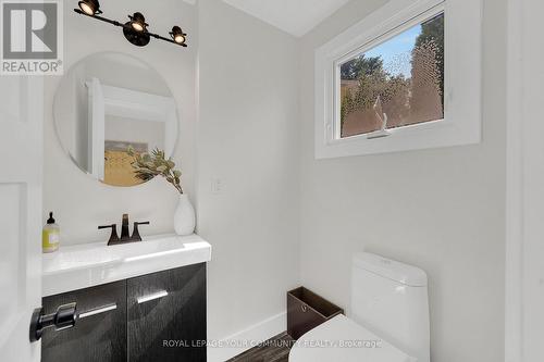 6 & 8 Macleod Estate Court, Richmond Hill (Jefferson), ON - Indoor Photo Showing Bathroom