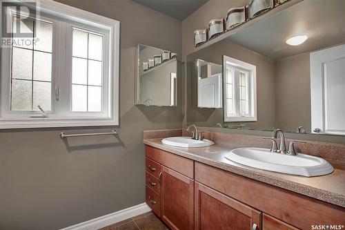 2516 Kelvin Avenue, Saskatoon, SK - Indoor Photo Showing Bathroom