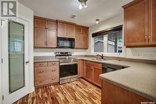 2516 Kelvin Avenue, Saskatoon, SK - Indoor Photo Showing Kitchen With Double Sink