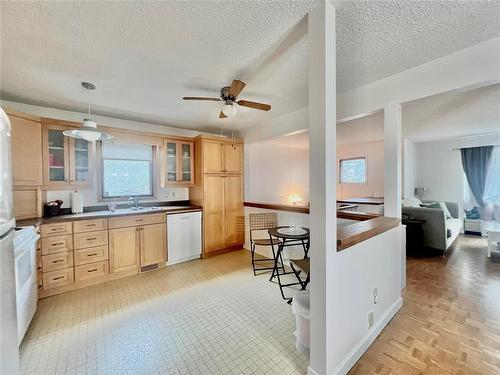 76 High Point Drive, Winnipeg, MB - Indoor Photo Showing Kitchen