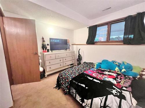 76 High Point Drive, Winnipeg, MB - Indoor Photo Showing Bedroom