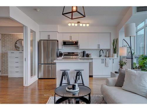 1611-215 Fort York Blvd, Toronto, ON - Indoor Photo Showing Kitchen With Stainless Steel Kitchen