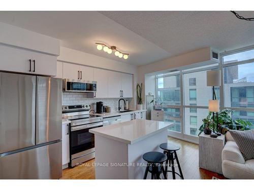 1611-215 Fort York Blvd, Toronto, ON - Indoor Photo Showing Kitchen With Stainless Steel Kitchen