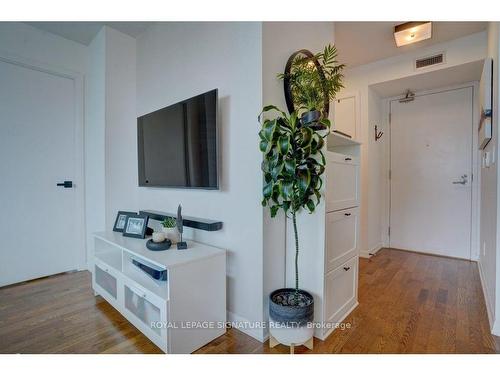 1611-215 Fort York Blvd, Toronto, ON - Indoor Photo Showing Other Room