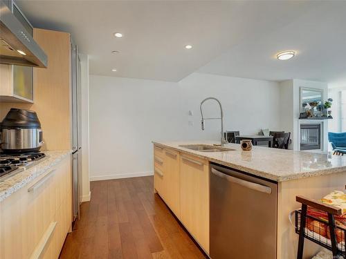 605-707 Courtney St, Victoria, BC - Indoor Photo Showing Kitchen With Double Sink