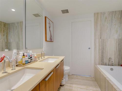 605-707 Courtney St, Victoria, BC - Indoor Photo Showing Bathroom