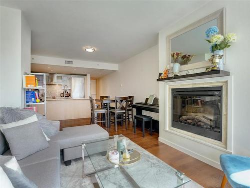 605-707 Courtney St, Victoria, BC - Indoor Photo Showing Living Room With Fireplace