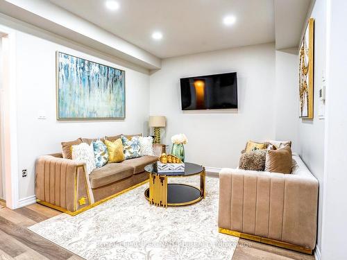 22 Westlake Cres, Bradford West Gwillimbury, ON - Indoor Photo Showing Living Room