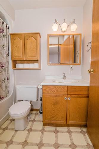 52 Centre Avenue E, Carman, MB - Indoor Photo Showing Bathroom