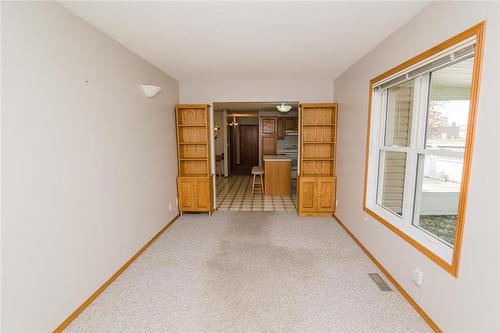 52 Centre Avenue E, Carman, MB - Indoor Photo Showing Other Room