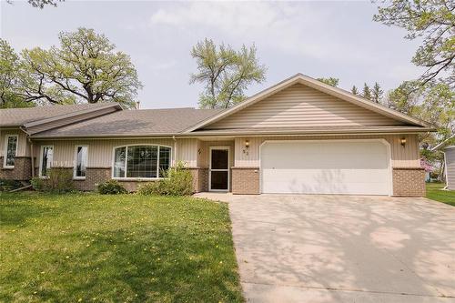 52 Centre Avenue E, Carman, MB - Outdoor With Facade