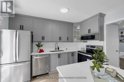 32 Nectarine Crescent, Brampton (Westgate), ON - Indoor Photo Showing Kitchen With Stainless Steel Kitchen