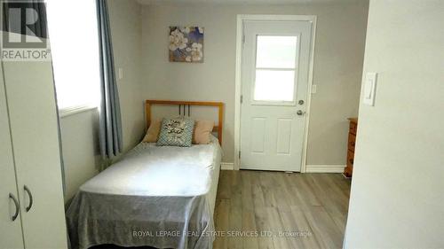 25 Niagara Street, Hamilton (Industrial Sector), ON - Indoor Photo Showing Bedroom